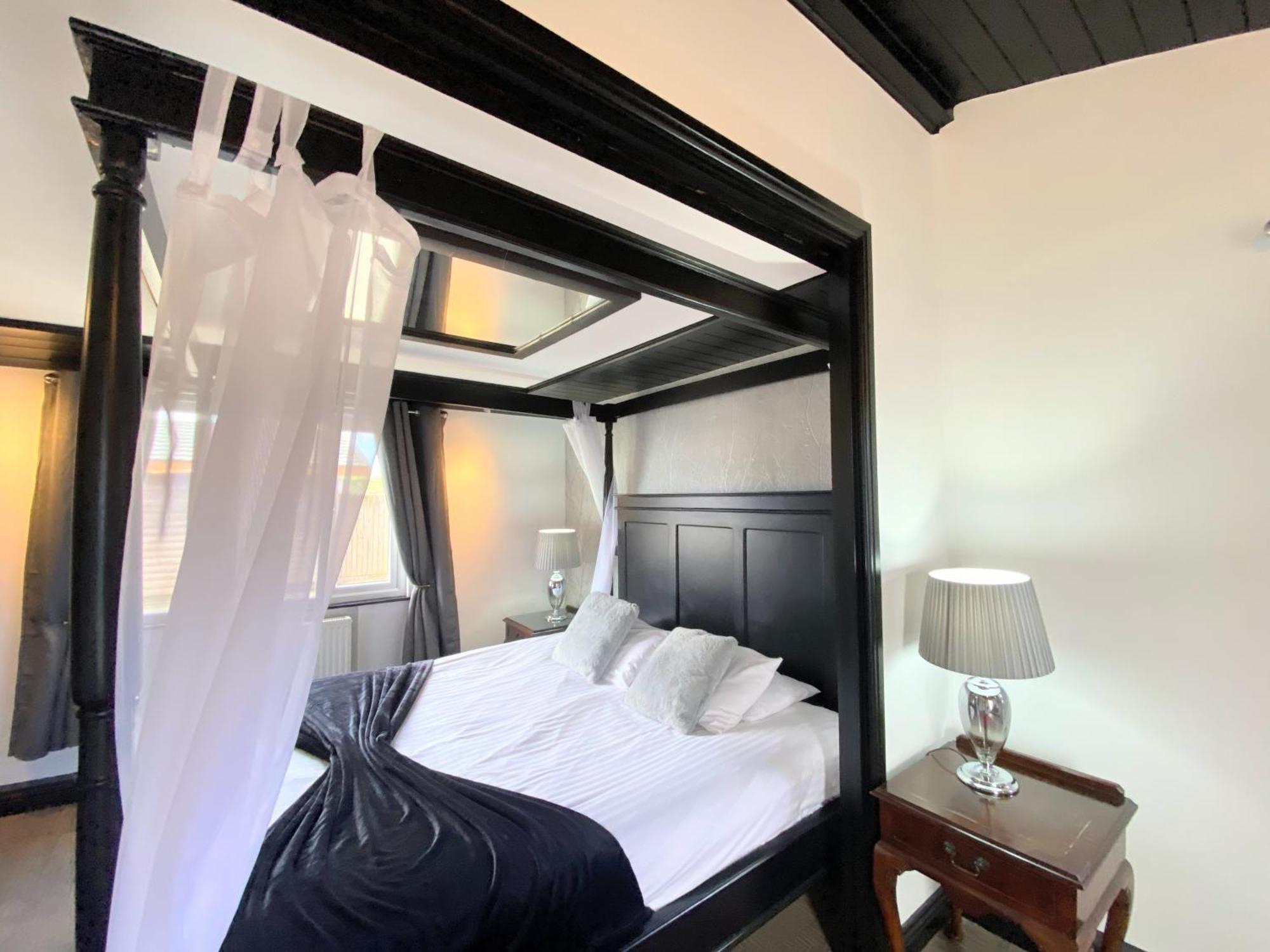 Ochil 9 With Private Hot Tub - Fife - Loch Leven - Lomond Hills - Pet Friendly Βίλα Kelty Εξωτερικό φωτογραφία