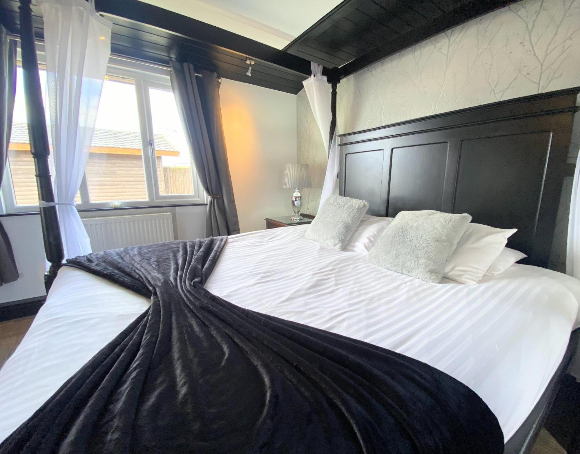 Ochil 9 With Private Hot Tub - Fife - Loch Leven - Lomond Hills - Pet Friendly Βίλα Kelty Εξωτερικό φωτογραφία