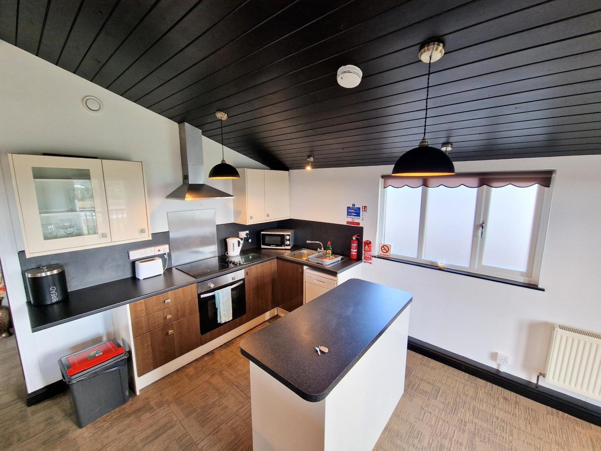 Ochil 9 With Private Hot Tub - Fife - Loch Leven - Lomond Hills - Pet Friendly Βίλα Kelty Εξωτερικό φωτογραφία