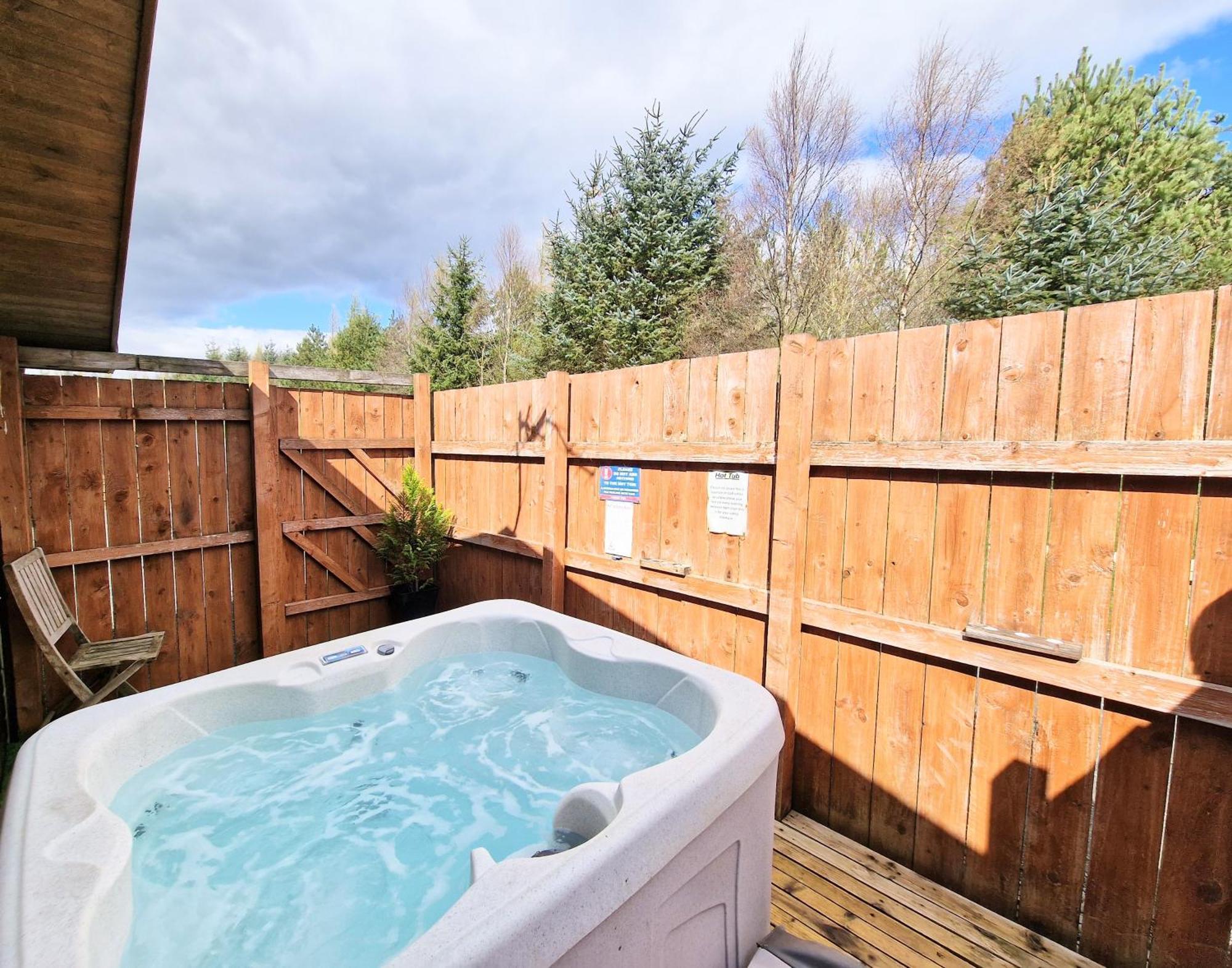 Ochil 9 With Private Hot Tub - Fife - Loch Leven - Lomond Hills - Pet Friendly Βίλα Kelty Εξωτερικό φωτογραφία