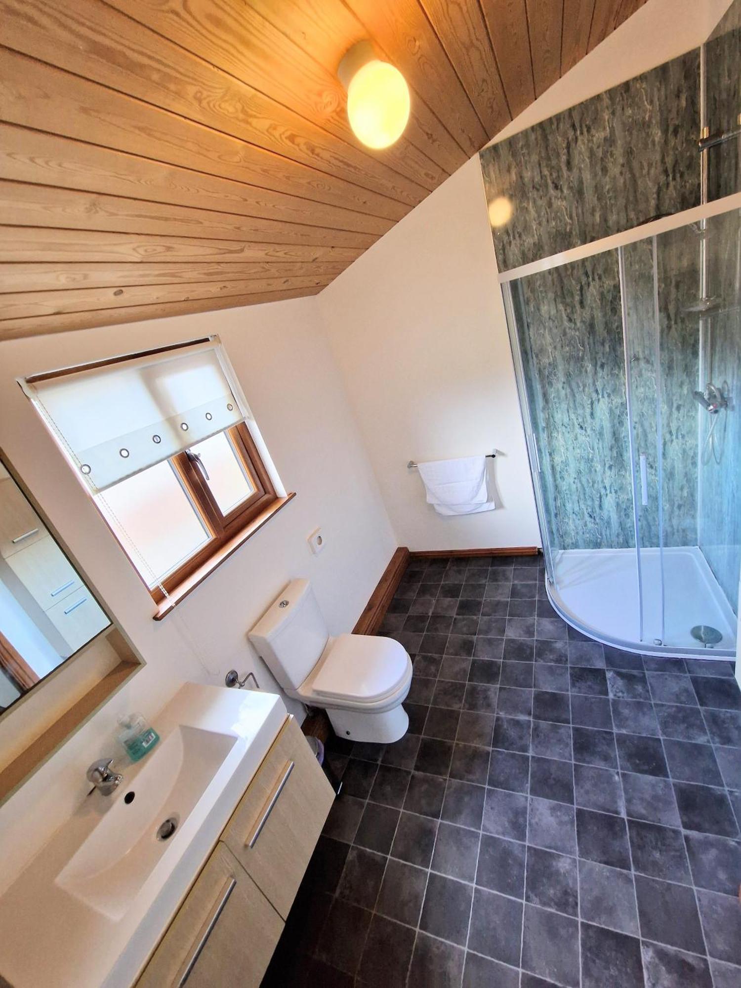 Ochil 9 With Private Hot Tub - Fife - Loch Leven - Lomond Hills - Pet Friendly Βίλα Kelty Εξωτερικό φωτογραφία