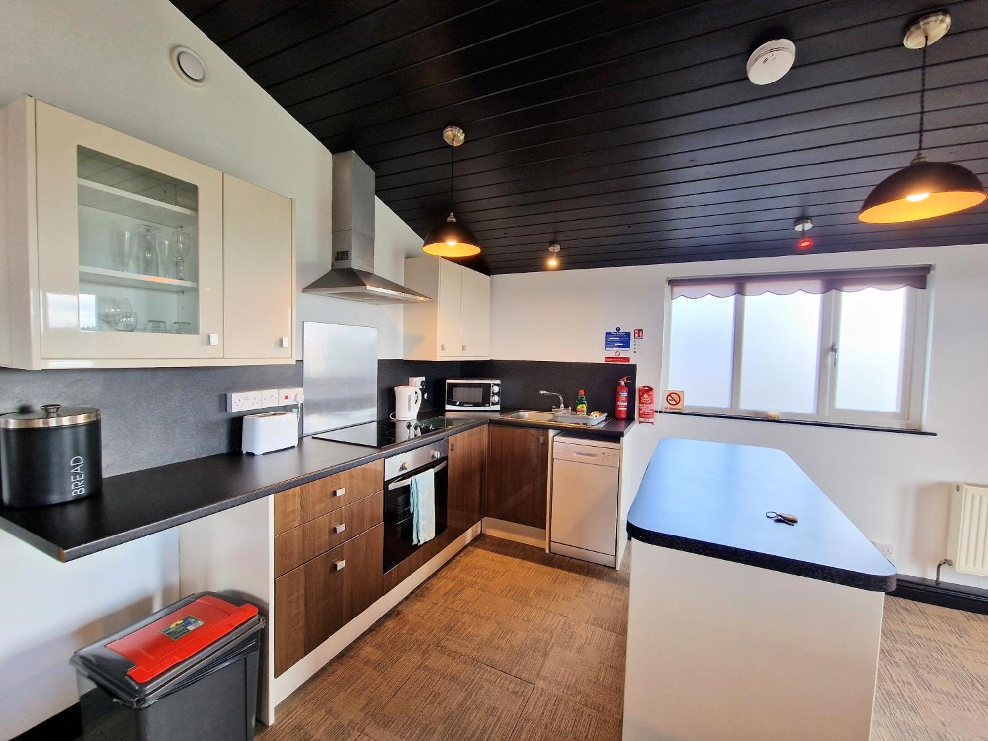 Ochil 9 With Private Hot Tub - Fife - Loch Leven - Lomond Hills - Pet Friendly Βίλα Kelty Εξωτερικό φωτογραφία